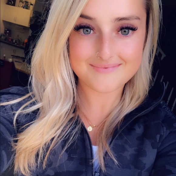 Meet your Posher, Kristen - Picture 1 of 1